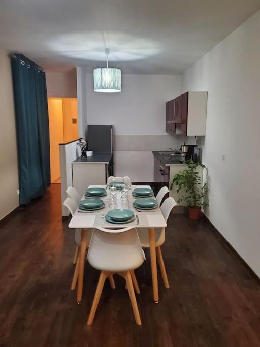 Appartement Moderne En Ville Армантьер Экстерьер фото